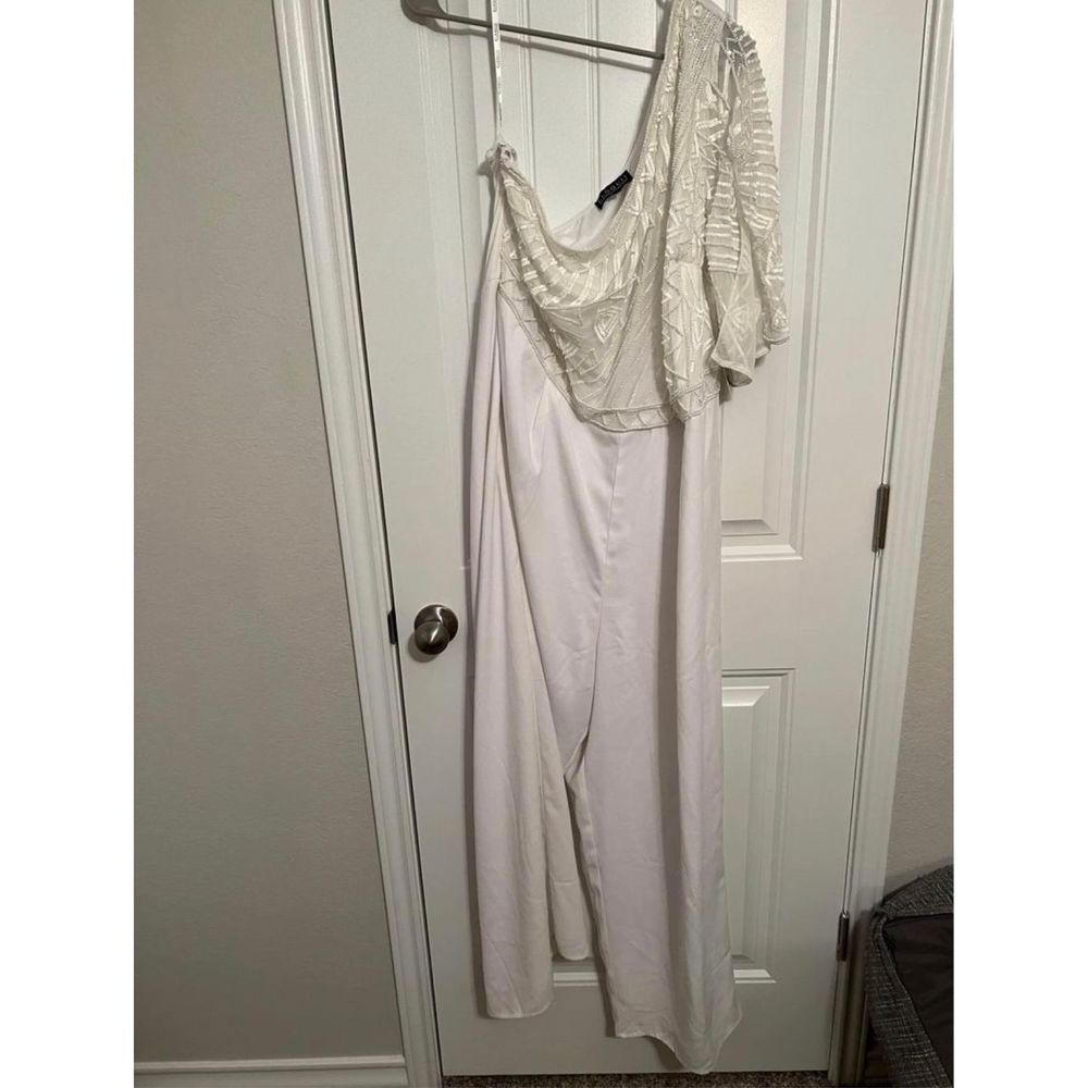 One shoulder white jumpsuit from Eloquii.
Size 18
Beaded detail on top.
Purchase - Picture 5 of 11